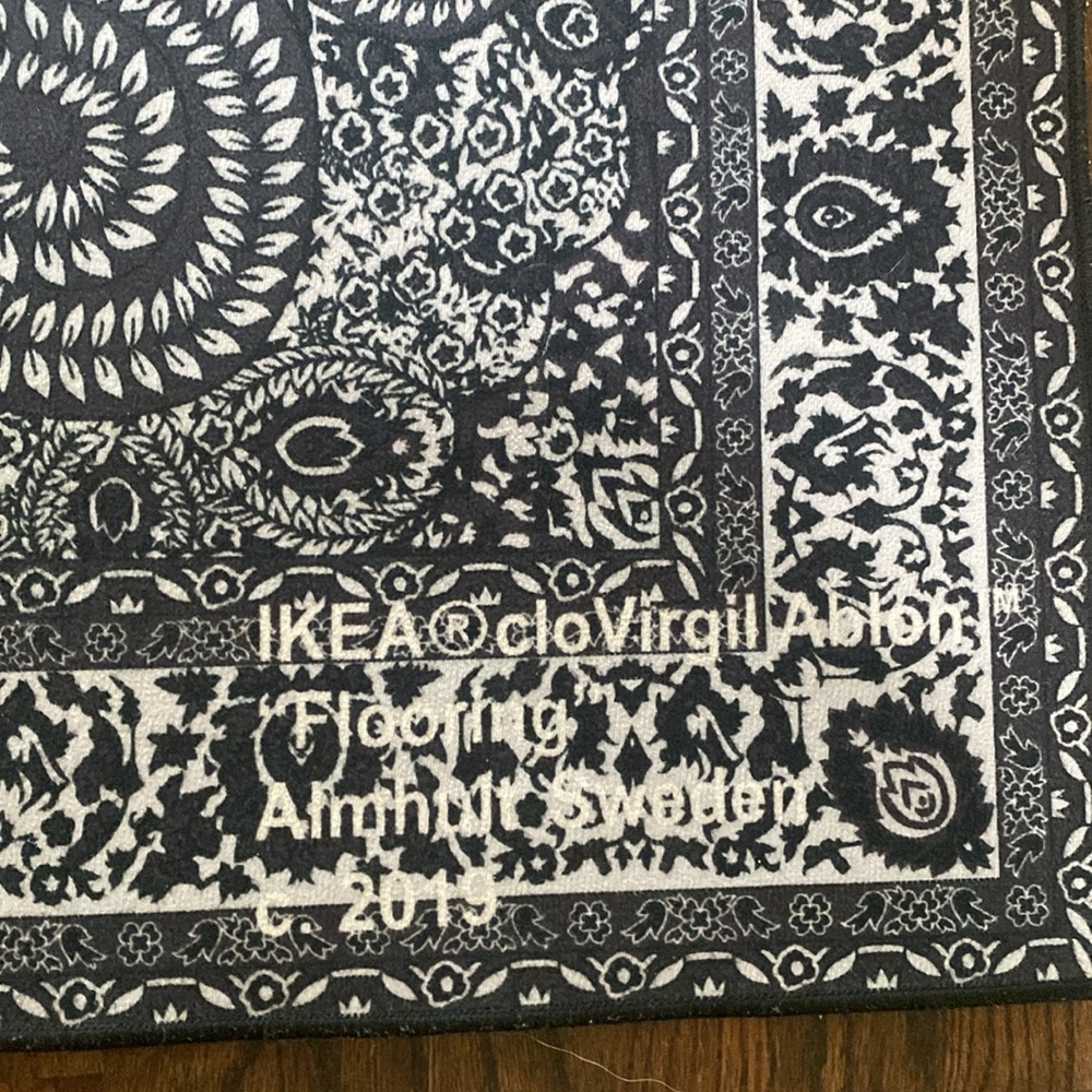 Off-White rug - Picture 2 of 2